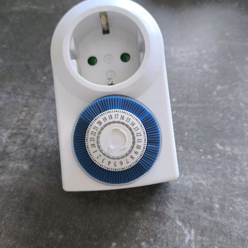24-hour timer socket white like new