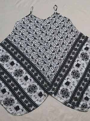 Summer dress like new, one size, black and white with elephant pattern