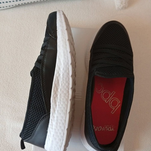 Slip-on athletic shoes bpc like new, size 37, black and white