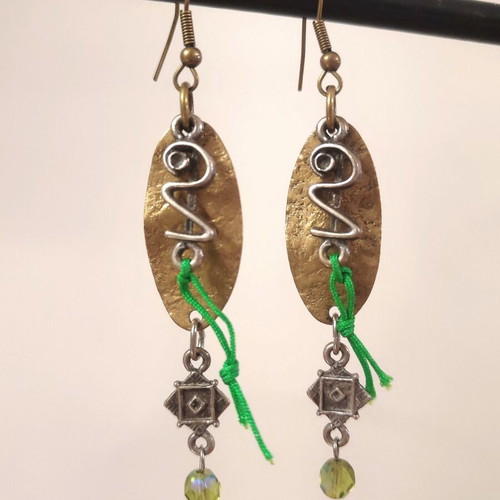 Boho Vintage Dangle Earrings like new, green bead and bronze details