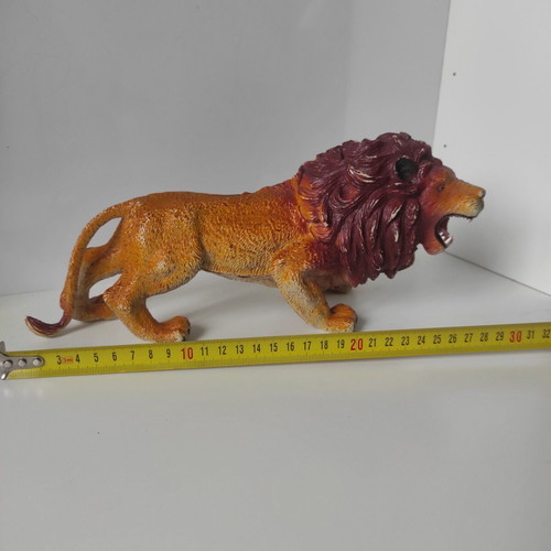 Collectible lion figure like new from 1994