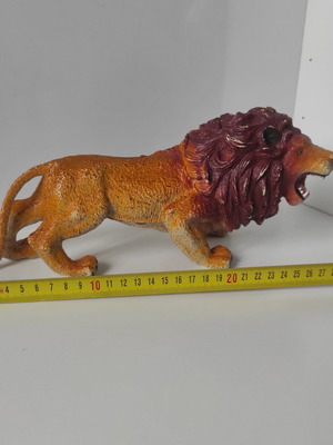 Collectible lion figure like new from 1994