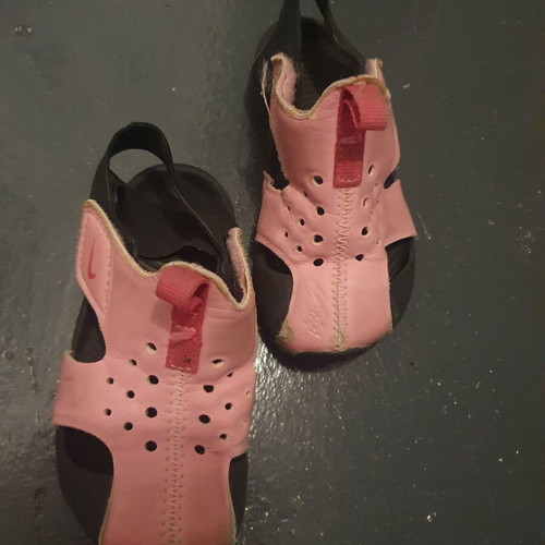 Nike kids sandals size 20 pink like new