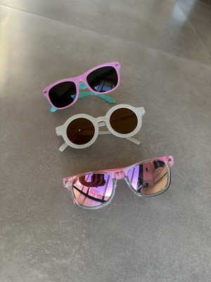 Children's sunglasses like new, set of 3