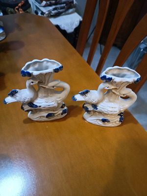 Porcelain white vases from Japan like new, 1970s with swans
