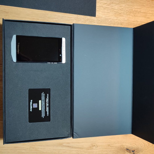 BlackBerry Porsche Design P'9982 smartphone new, silver, 8-11.9 MP camera