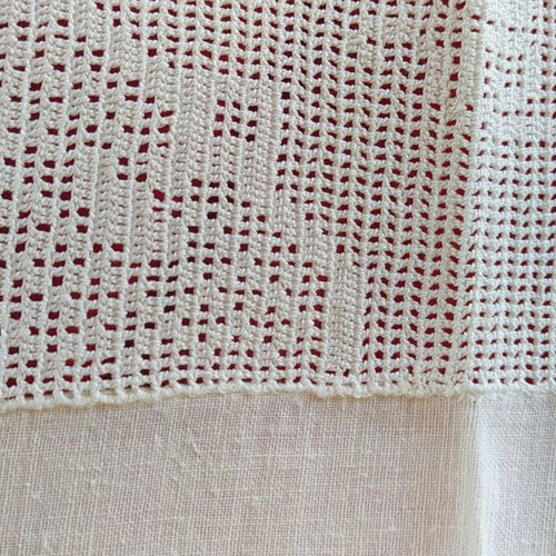 Cotton vintage rectangular embroidered table runner refurbished with handmade crochet lace