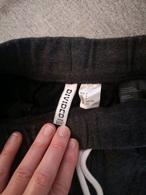 H&M shorts used, size Small