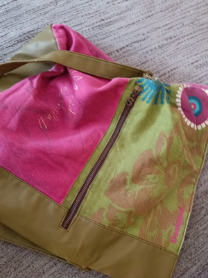 Desigual shoulder bag like new, pink and green