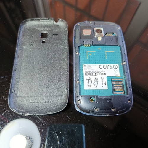Samsung I8190 Galaxy S III mini used for parts, cracked screen, no battery