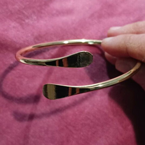 Bracelet cuff new, gold color