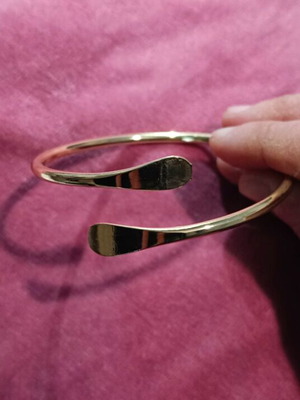 Bracelet cuff new, gold color