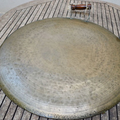 Zanchi Gong percussion instrument used, 1960s, 60 cm diameter with leather beater