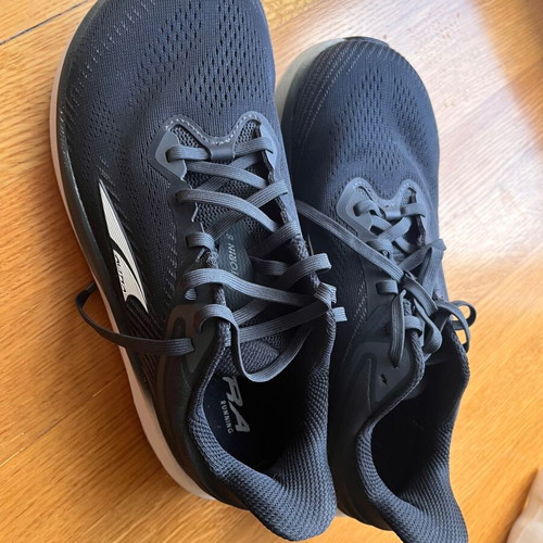 Altra Torin 8 athletic shoes like new, wide toe box, size 38.5, black