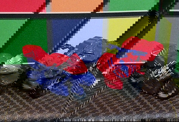 Πακέτο Μηχανή και Γουρούνα Spiderman
