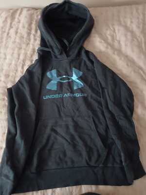 Under Armour μαύρο φούτερ με κουκούλα, μέγεθος XS