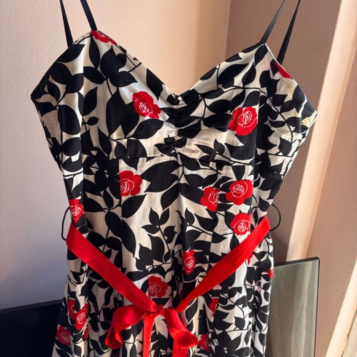Matis women's dress like new, cotton with red roses and black tulle