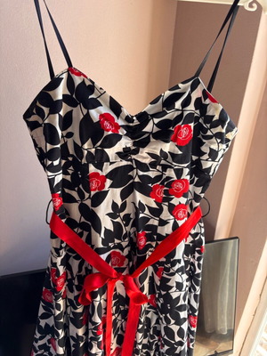 Matis women's dress like new, cotton with red roses and black tulle