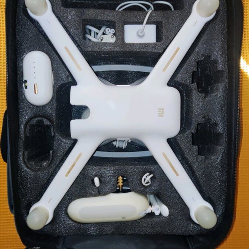 Xiaomi Mi Drone 4k used with detachable camera and accessories