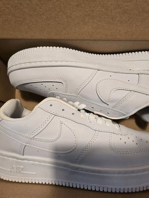 Nike Air Force 1 Low Triple White like new, men's size 40-44