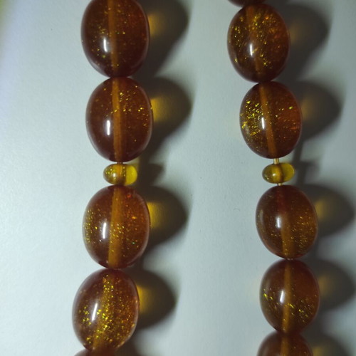 Mastic komboloi with orange shades, 33 beads