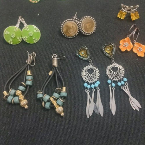 Earrings new, pack of 8 pairs multicolored