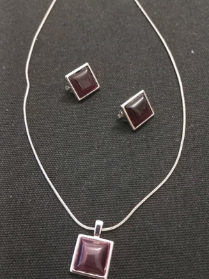 Jewelry set new, purple stone and silver pendant and earrings