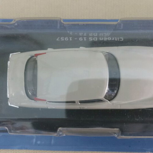 Unforgettable Cars Citroen DS 19 1957 1:43 model new with magazine