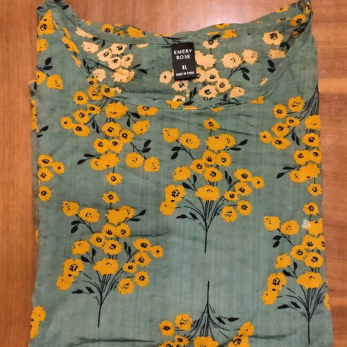 Emery Rose floral top XL like new, green