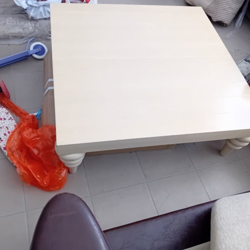 Coffee table used in good condition