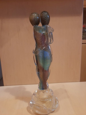 Murano ζευγάρι αγκαλιαστών διακοσμητικό με ιριδίζοντα χρώματα ύψους 28 cm
