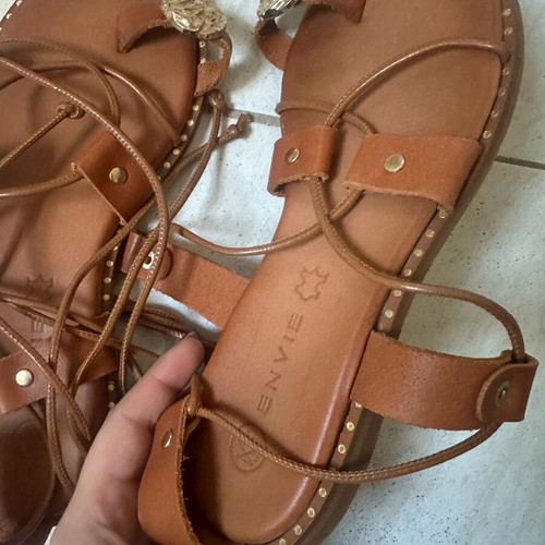 Envie Shoes brown sandals new with ankle straps