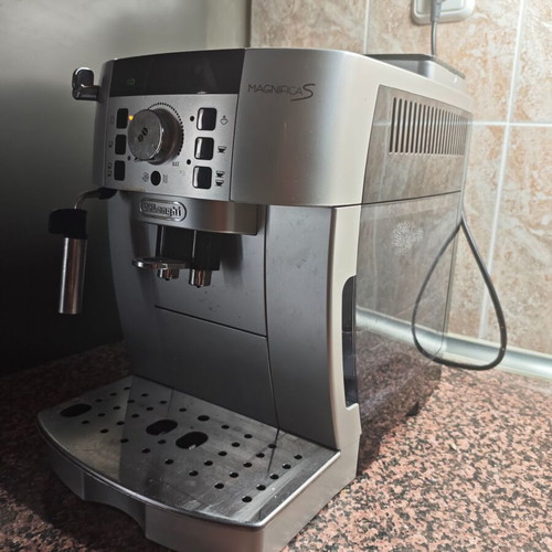 De'Longhi Magnifica S automatic coffee maker like new