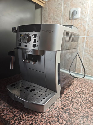 De'Longhi Magnifica S automatic coffee maker like new