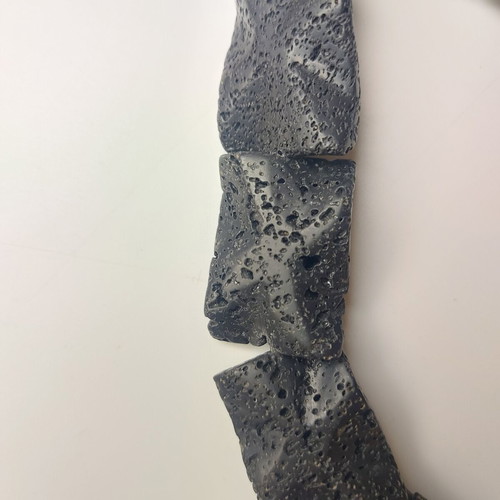 Vintage necklace made of volcanic lava 88cm like new, black