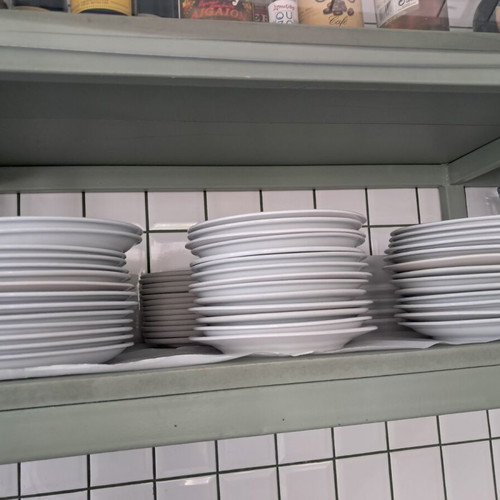 Serving plates like new, 85 pieces from pizzeria