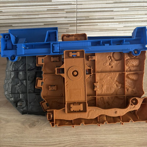 Hot Wheels Monster Trucks Arena Smashers Bone Shaker Ultimate Crush Yard