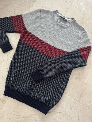 Men's sweater like new, size S, blue and red