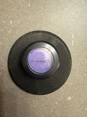 Mac eyeshadow in purple shade Parfait Amour like new