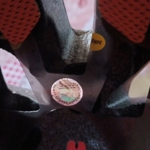 Giro Feature MIPS Kids Bicycle Helmet like new