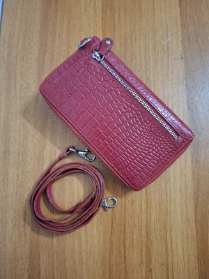 Women's leather wallet-bag like new, red, magnetic clasp