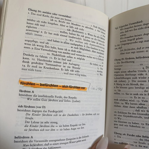 Übungen zu Präpositionen und synonymen Verben Hueber used, German