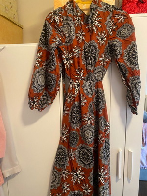 Milk and honey maxi dress like new, size large, black and red