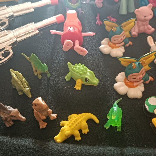Small toys used, assorted set