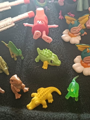 Small toys used, assorted set