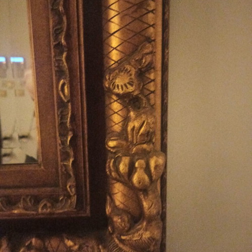 Bijouterie mirror used with wooden frame gold color