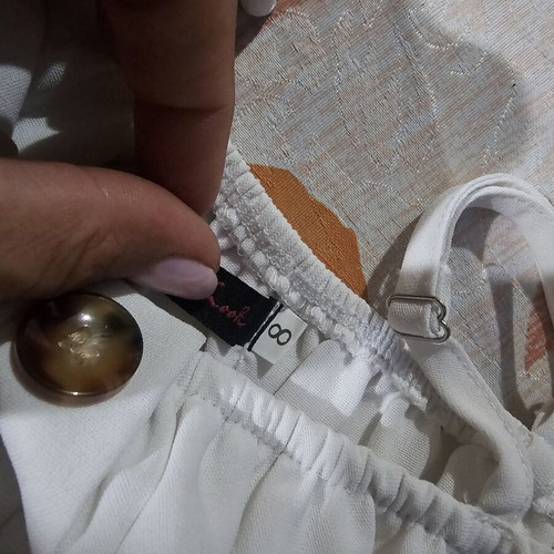 White crop top for girl 8 years old, used, adjustable straps