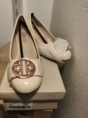 Beige pumps size 39 new