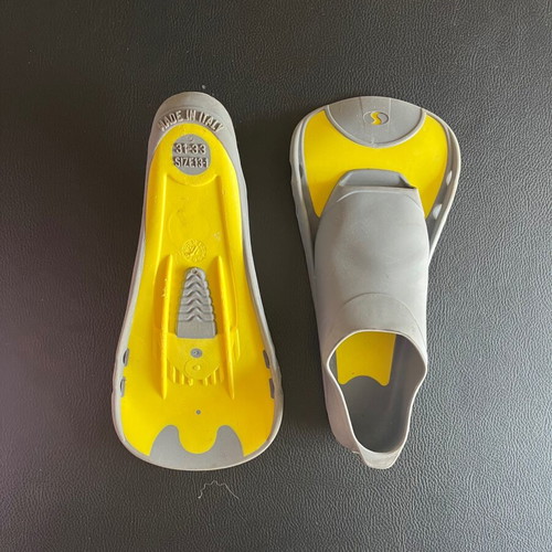 Children's Swim Fins like new, size 31-33