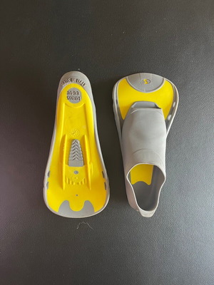 Children's Swim Fins like new, size 31-33
